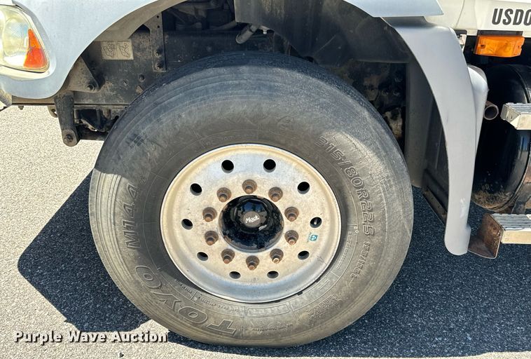 image for item LW9802 2006 Mack CT713 semi truck