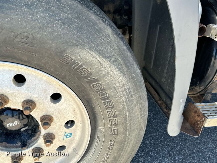 image for item LW9802 2006 Mack CT713 semi truck