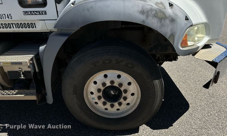 image for item LW9802 2006 Mack CT713 semi truck