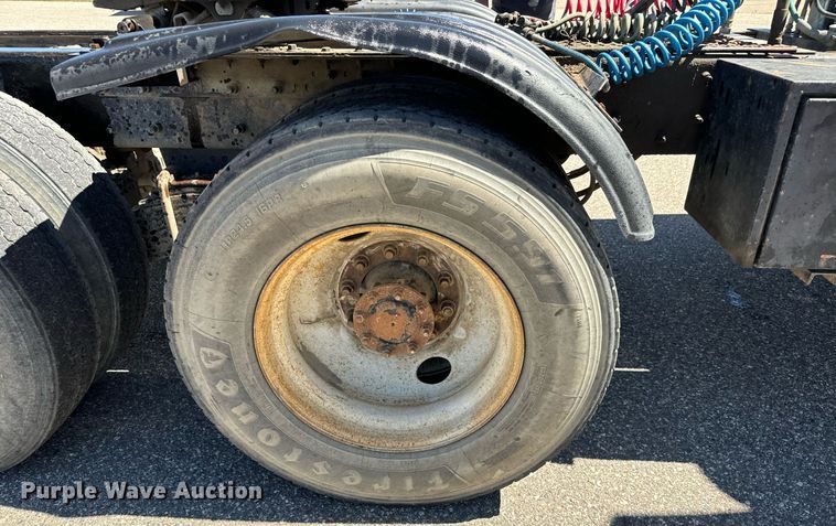 image for item LW9802 2006 Mack CT713 semi truck