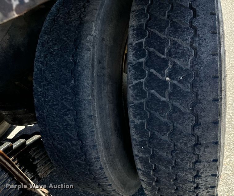 image for item LW9802 2006 Mack CT713 semi truck