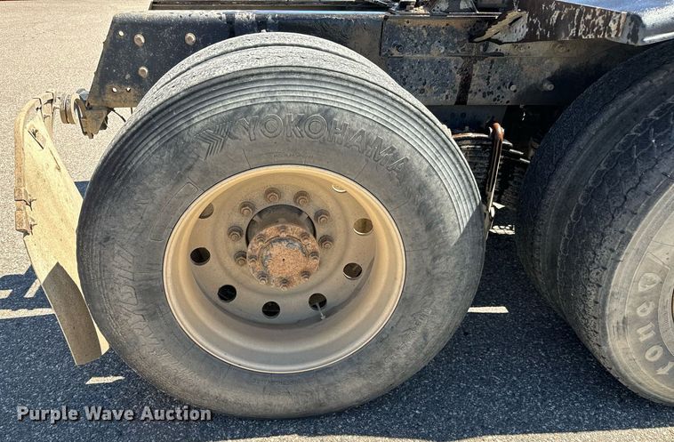 image for item LW9802 2006 Mack CT713 semi truck