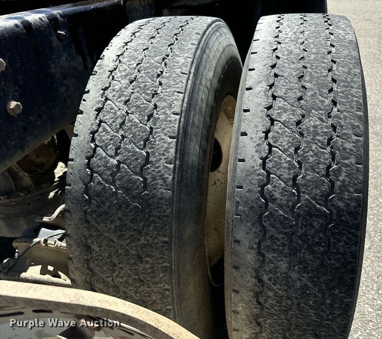 image for item LW9802 2006 Mack CT713 semi truck