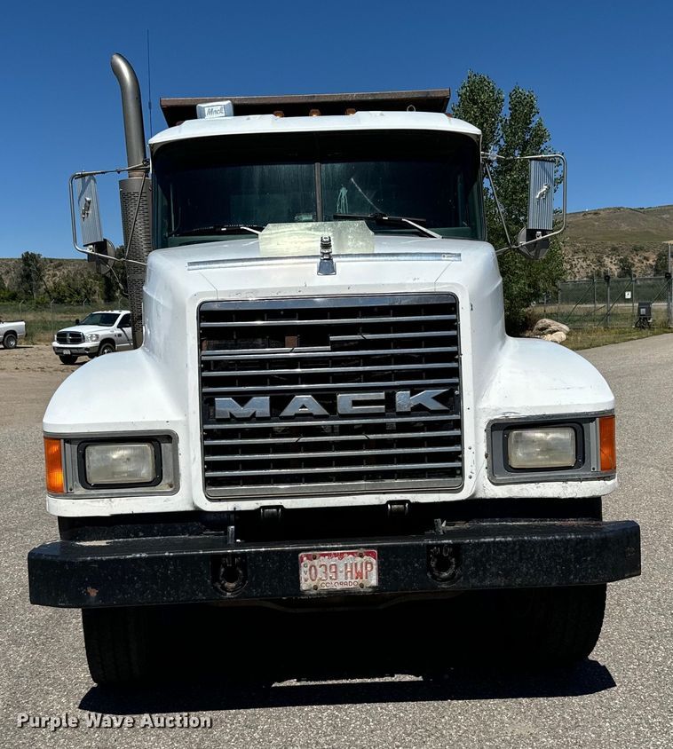 image for item LW9803 1999 Mack CH613 dump truck