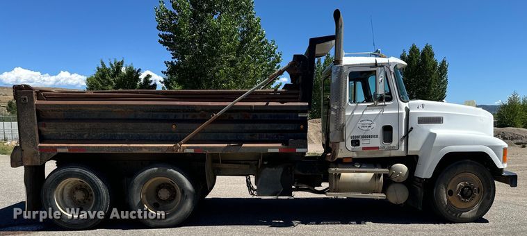image for item LW9803 1999 Mack CH613 dump truck