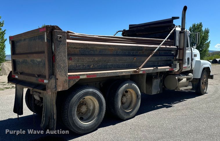 image for item LW9803 1999 Mack CH613 dump truck