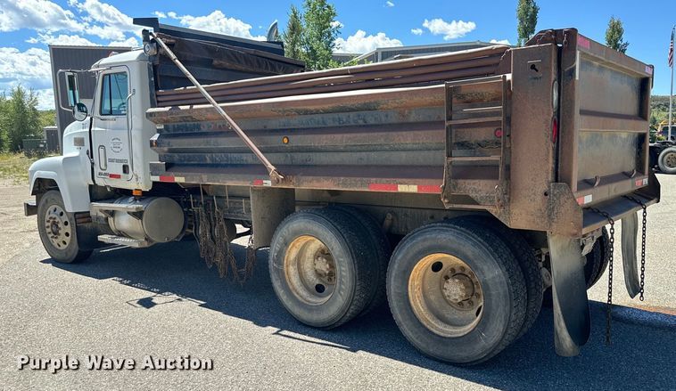 image for item LW9803 1999 Mack CH613 dump truck