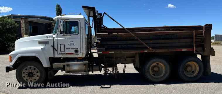 image for item LW9803 1999 Mack CH613 dump truck