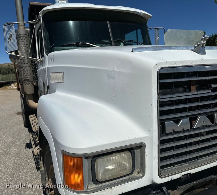 image for item LW9803 1999 Mack CH613 dump truck