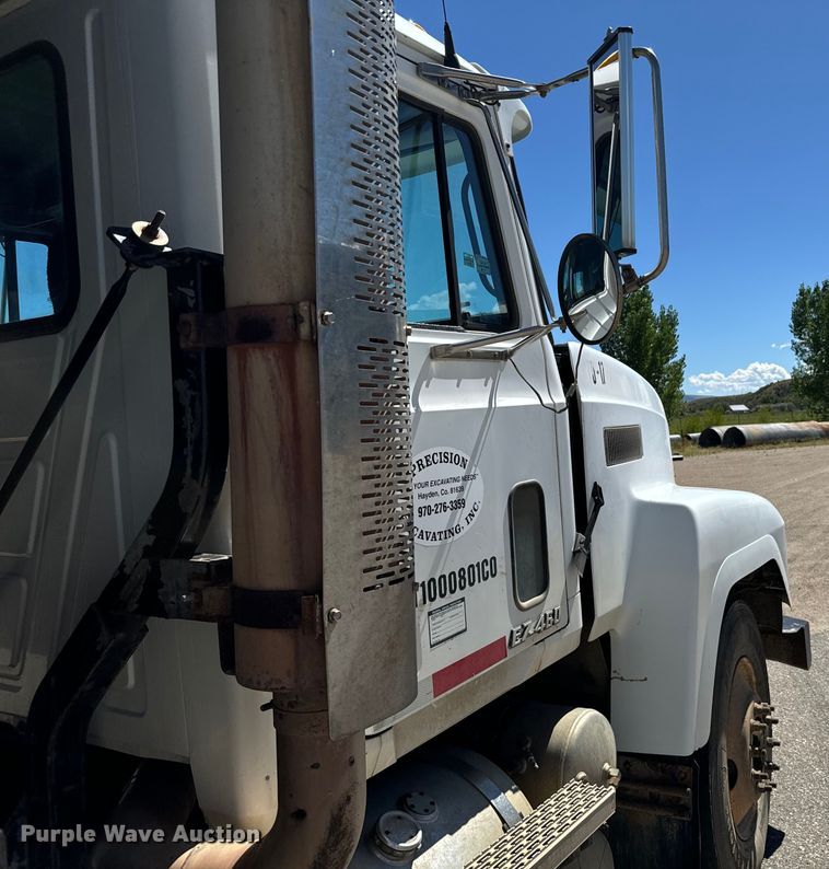 image for item LW9803 1999 Mack CH613 dump truck