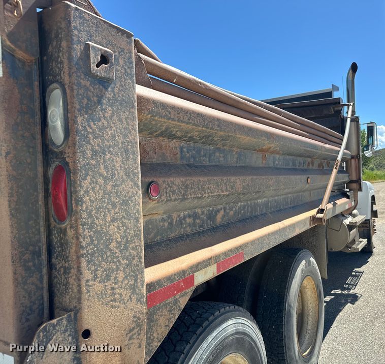 image for item LW9803 1999 Mack CH613 dump truck