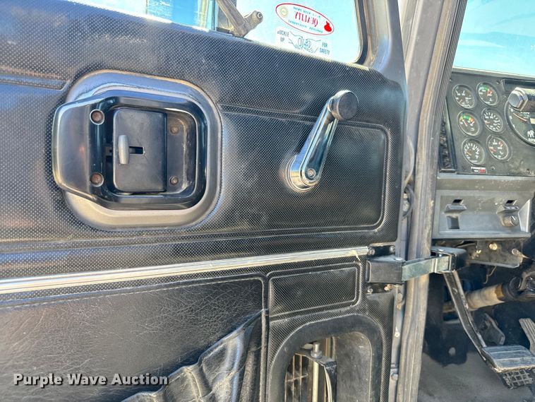 image for item LW9803 1999 Mack CH613 dump truck