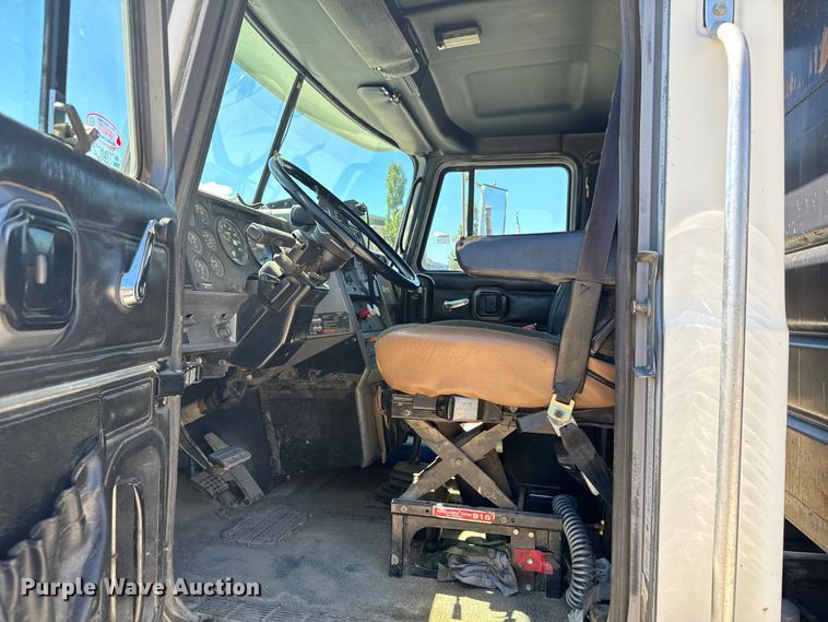 image for item LW9803 1999 Mack CH613 dump truck