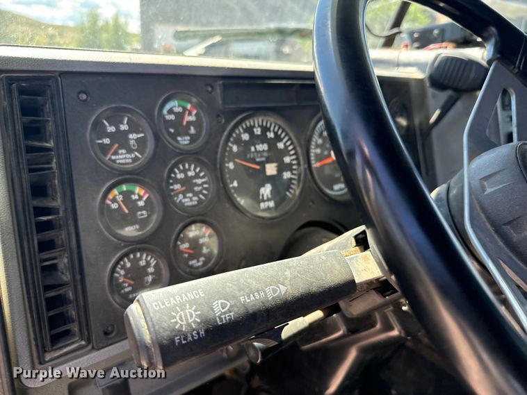 image for item LW9803 1999 Mack CH613 dump truck