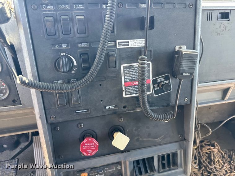 image for item LW9803 1999 Mack CH613 dump truck