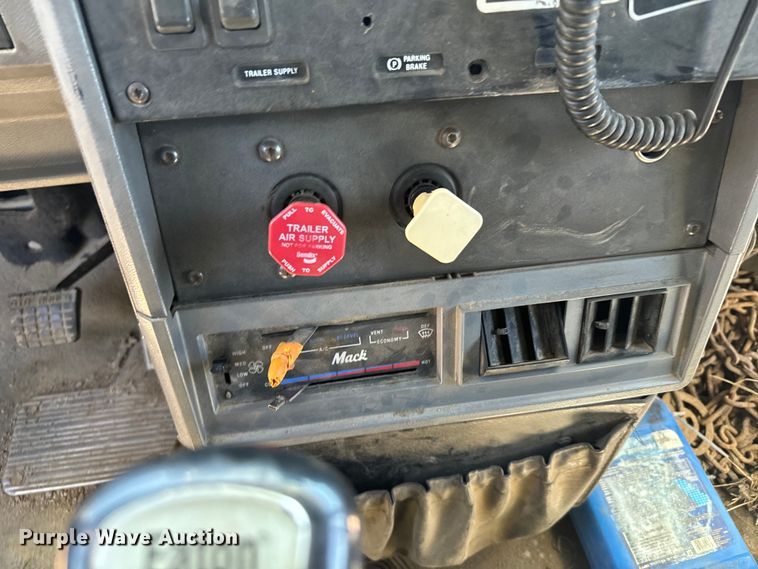 image for item LW9803 1999 Mack CH613 dump truck