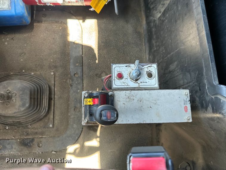 image for item LW9803 1999 Mack CH613 dump truck