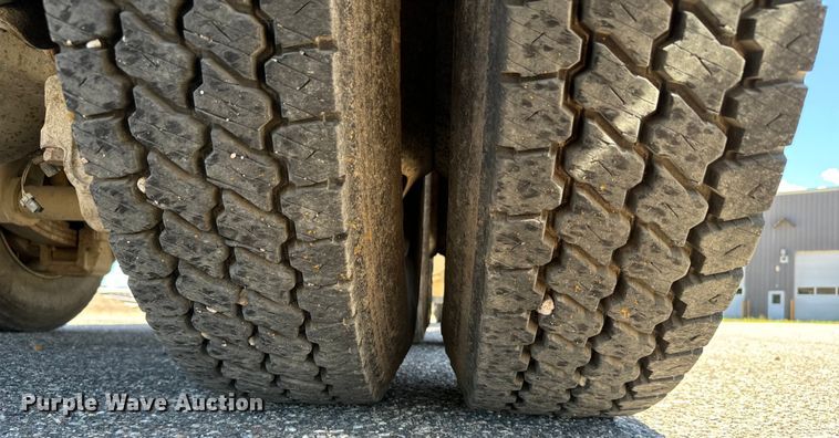 image for item LW9803 1999 Mack CH613 dump truck