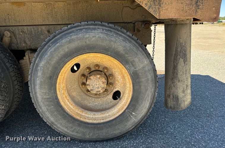image for item LW9803 1999 Mack CH613 dump truck