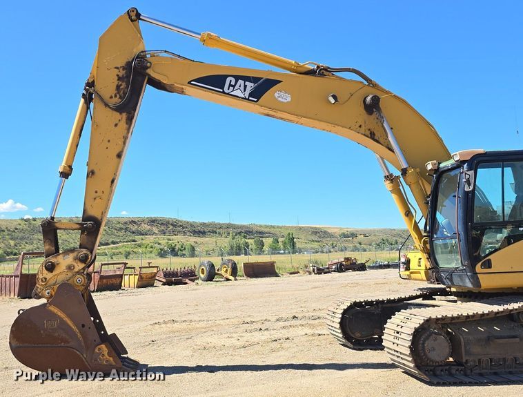 image for item LW9806 2005 Caterpillar 325C L excavator