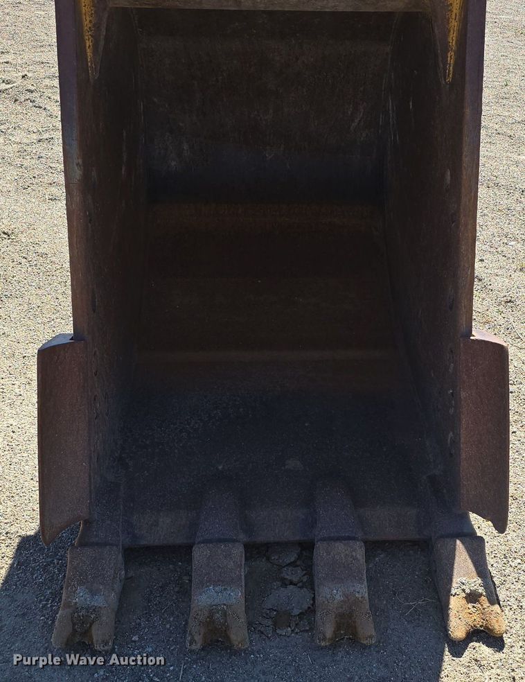 image for item LW9806 2005 Caterpillar 325C L excavator