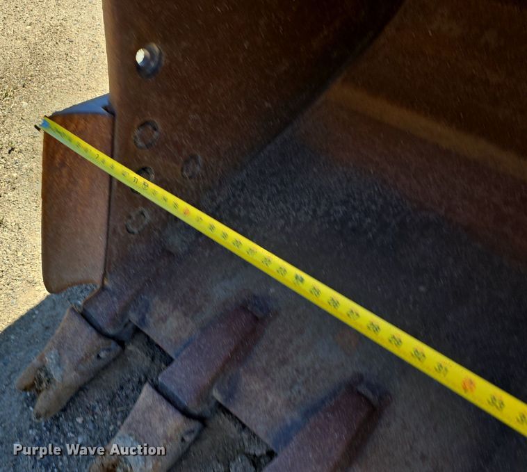 image for item LW9806 2005 Caterpillar 325C L excavator