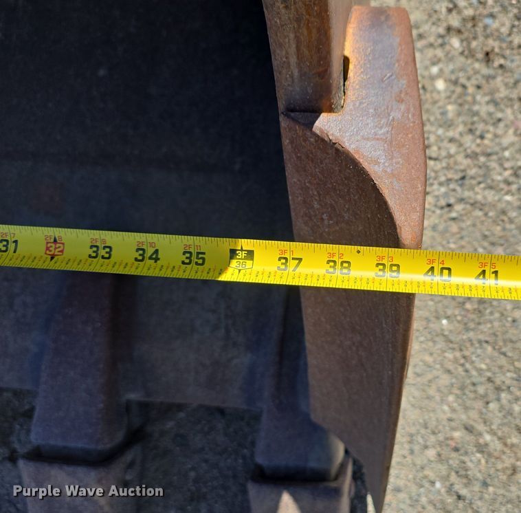 image for item LW9806 2005 Caterpillar 325C L excavator