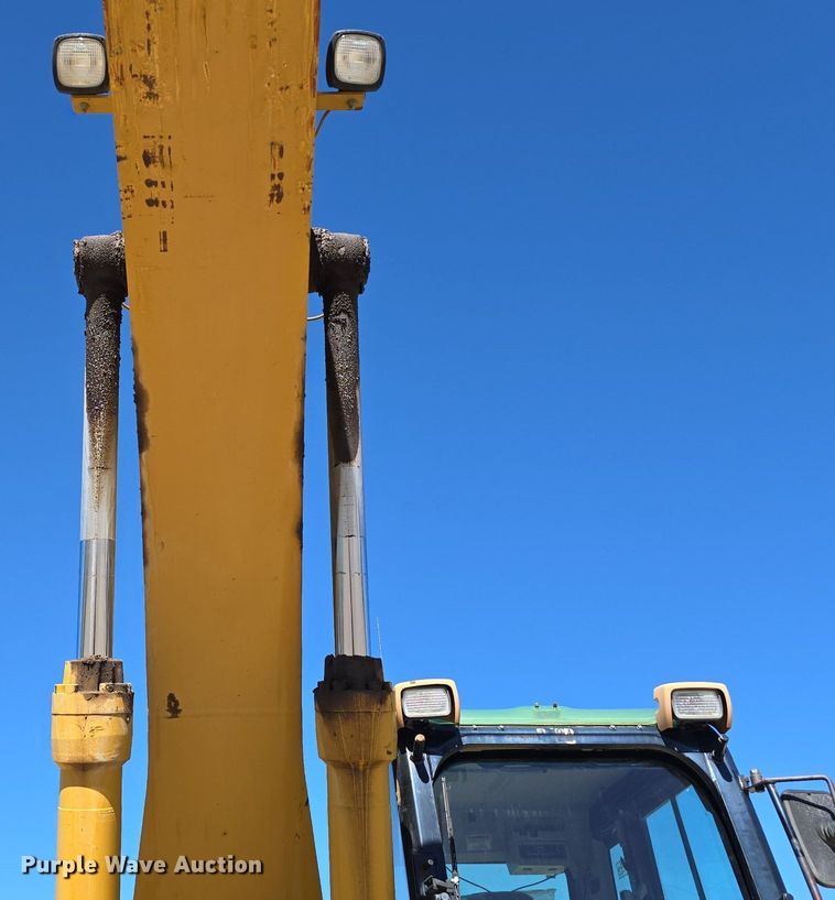 image for item LW9806 2005 Caterpillar 325C L excavator