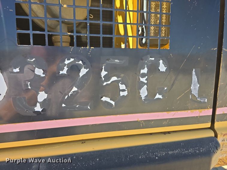 image for item LW9806 2005 Caterpillar 325C L excavator