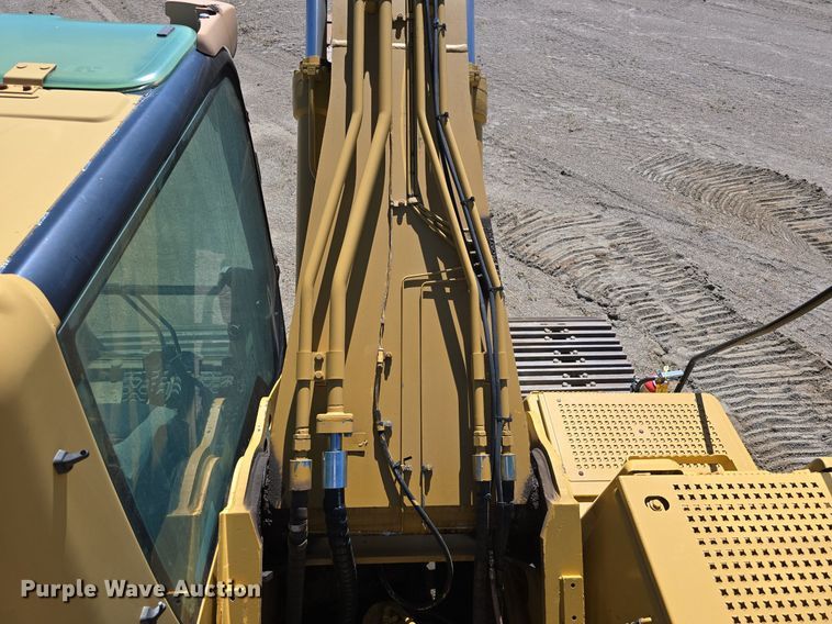 image for item LW9806 2005 Caterpillar 325C L excavator