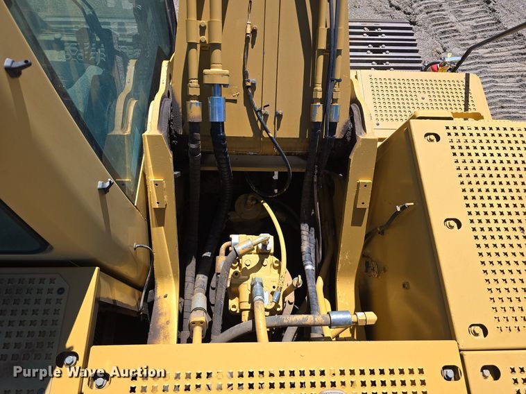 image for item LW9806 2005 Caterpillar 325C L excavator