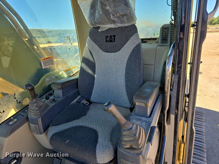 image for item LW9806 2005 Caterpillar 325C L excavator