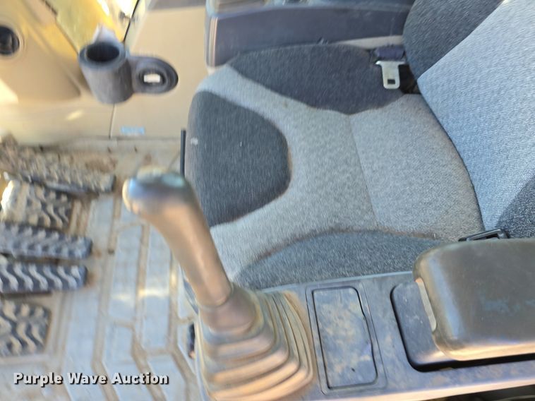 image for item LW9806 2005 Caterpillar 325C L excavator