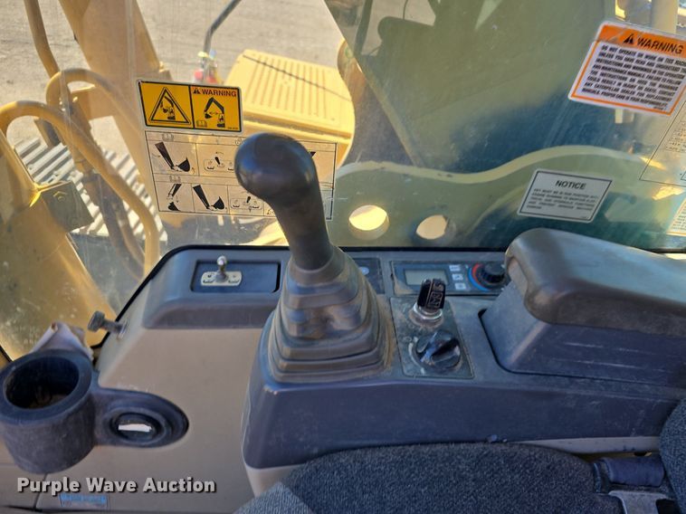 image for item LW9806 2005 Caterpillar 325C L excavator