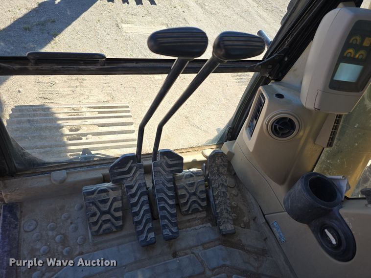 image for item LW9806 2005 Caterpillar 325C L excavator