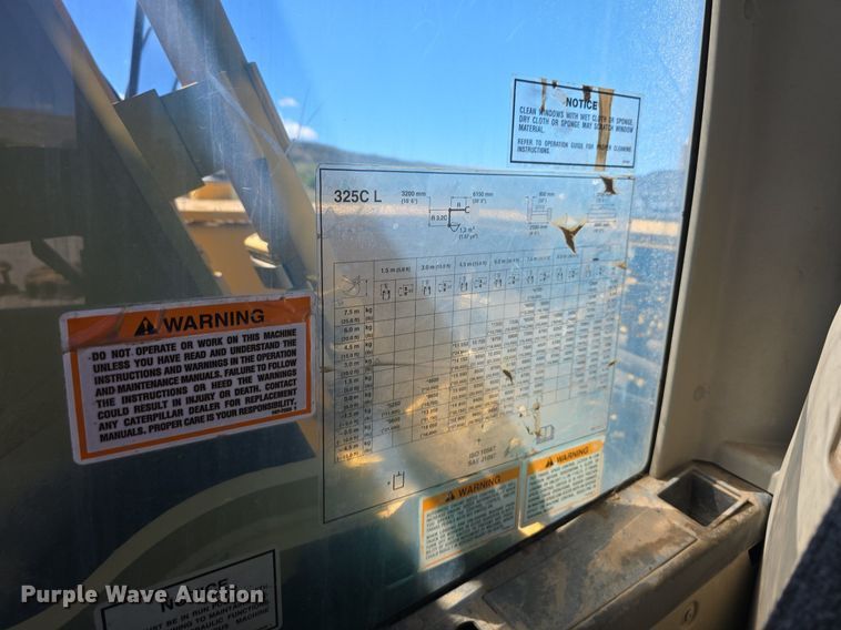 image for item LW9806 2005 Caterpillar 325C L excavator