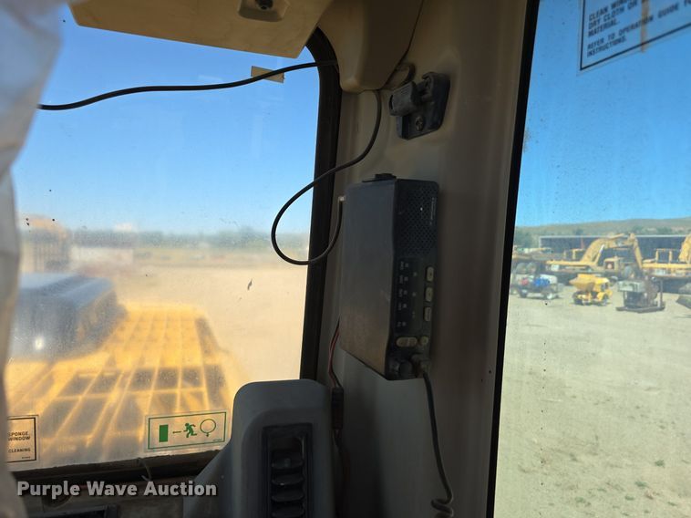 image for item LW9806 2005 Caterpillar 325C L excavator