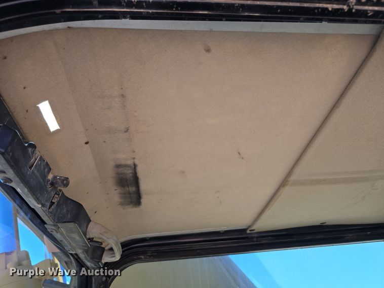 image for item LW9806 2005 Caterpillar 325C L excavator