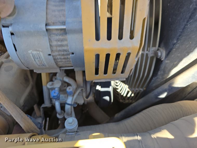 image for item LW9806 2005 Caterpillar 325C L excavator