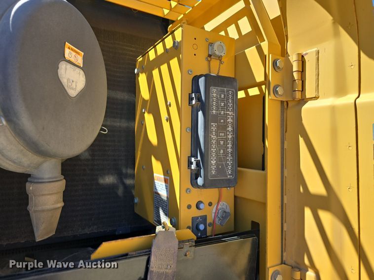 image for item LW9806 2005 Caterpillar 325C L excavator