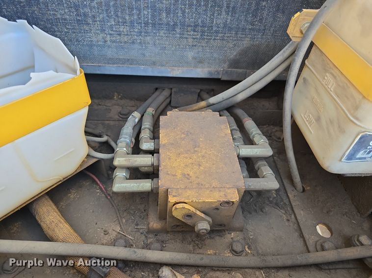 image for item LW9806 2005 Caterpillar 325C L excavator