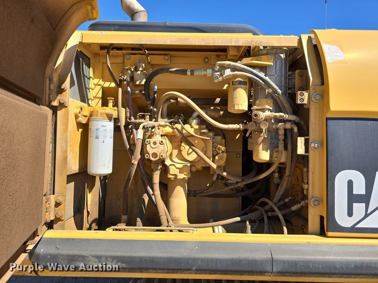 image for item LW9806 2005 Caterpillar 325C L excavator