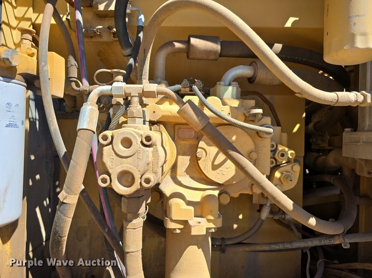 image for item LW9806 2005 Caterpillar 325C L excavator