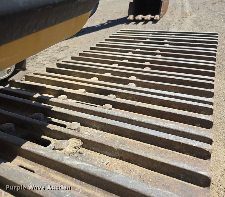 image for item LW9806 2005 Caterpillar 325C L excavator