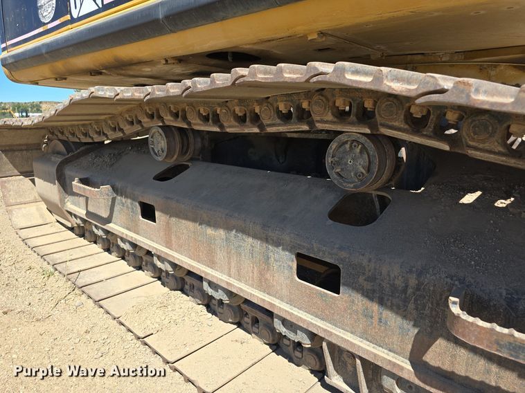 image for item LW9806 2005 Caterpillar 325C L excavator