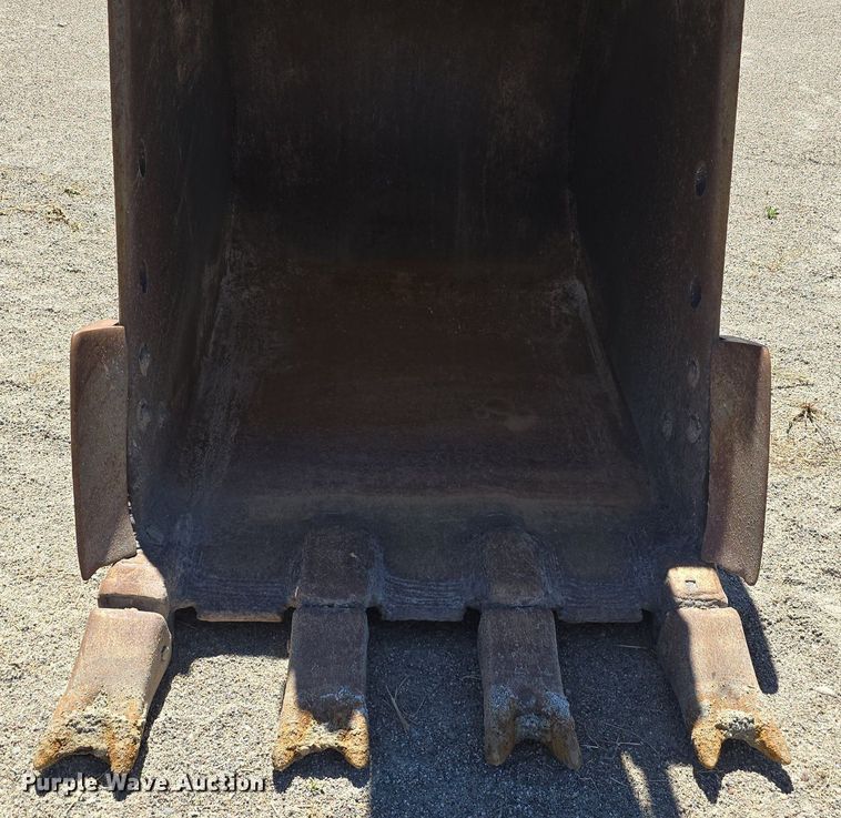 image for item LW9807 2005 Caterpillar 330C excavator