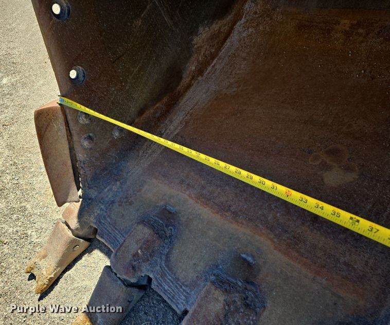 image for item LW9807 2005 Caterpillar 330C excavator