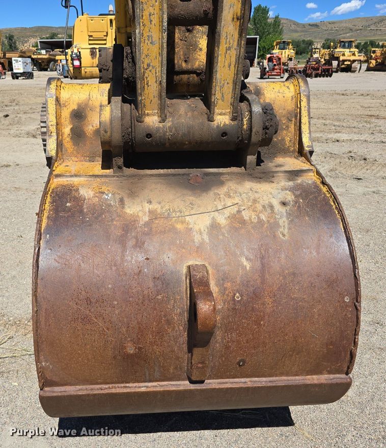 image for item LW9807 2005 Caterpillar 330C excavator