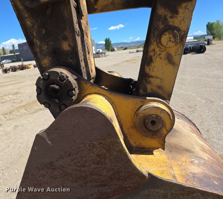 image for item LW9807 2005 Caterpillar 330C excavator