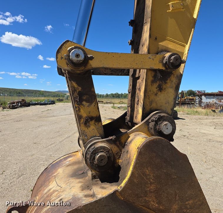 image for item LW9807 2005 Caterpillar 330C excavator